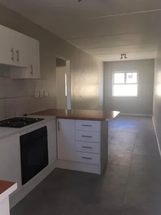 Image 6 - 136 Voortrekker Rd, Goodwood, Cape Town, 7460, South Africa - Apartment for rent