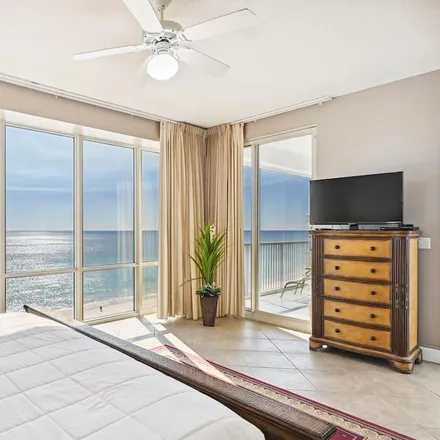 Rent this 3 bed condo on Destin