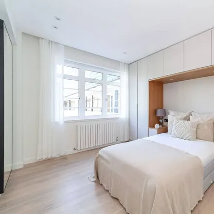 Rent this 2 bed apartment on London in SW5 9HZ, United Kingdom