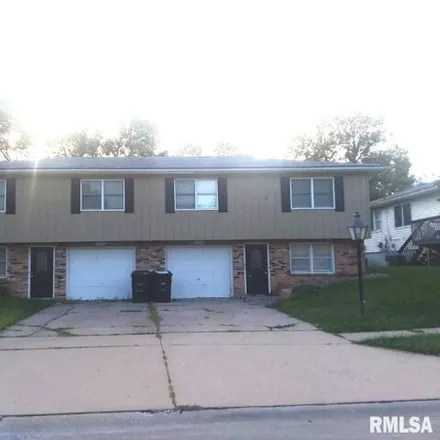 Buy this studio house on 3499 35th Street in Moline, IL 61265