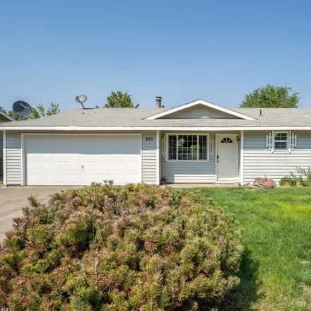 Buy this 3 bed house on 935 East Gladys Avenue in Hermiston, OR 97838