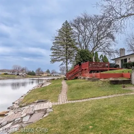 Image 4 - 5105 Milky Way, Shelby Charter Township, MI 48316, USA - House for sale