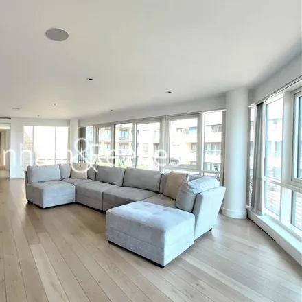 Rent this 3 bed apartment on Thompson Cavendish in Kew Bridge Road, London