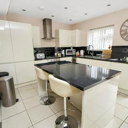Rent this 4 bed apartment on Sunningdale Road in London, RM13 7BD