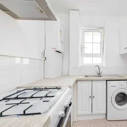 Rent this 3 bed apartment on Aylesbury House in London, SE15 1RW