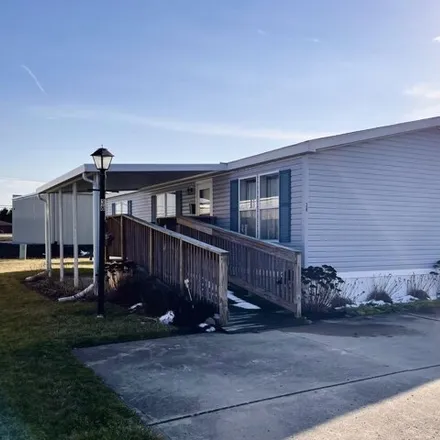 Buy this studio apartment on 99 Park Drive in Richland Township, OH 43324