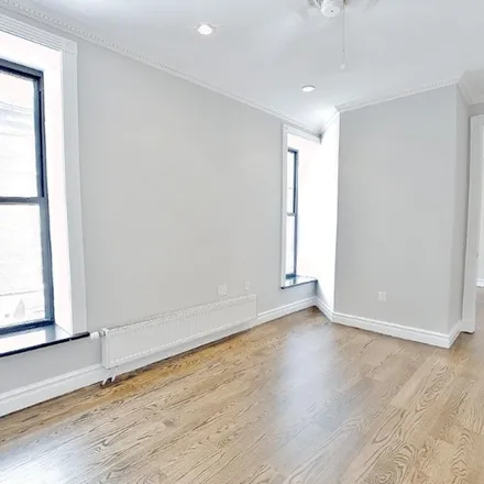 Rent this 3 bed apartment on Bagel Belly in 114 3rd Avenue, New York