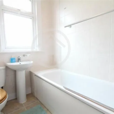 Image 4 - Harrow-on-the-Hill South Junction, Kenton Avenue, Greenhill, London, HA1 2BL, United Kingdom - Apartment for rent
