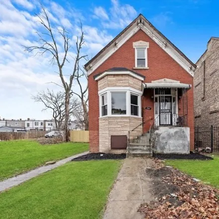 Buy this 4 bed house on 5241 West Adams Street in Chicago, IL 60644