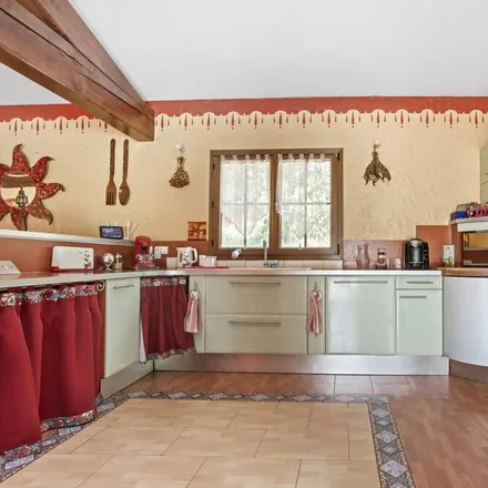 Rent this 7 bed house on Saint Paul en Forêt in Chemin de la Chapelle, 83440 Saint-Paul-en-Forêt