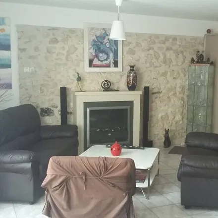 Rent this 3 bed house on 84300 Cavaillon