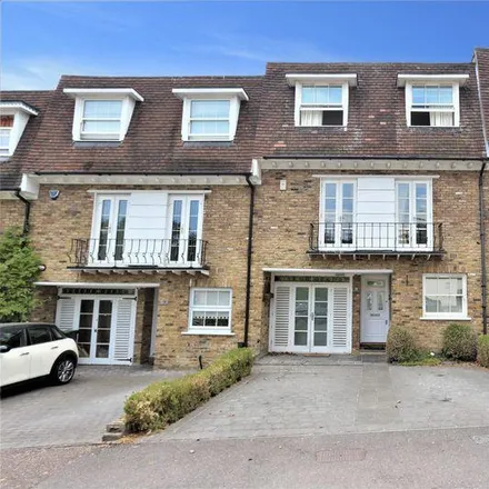 Rent this 4 bed townhouse on High Elms in Chigwell Row, IG7 6NF
