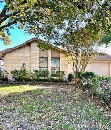 Rent this 3 bed house on 2805 South Meadow Drive in Fort Worth, TX 76133