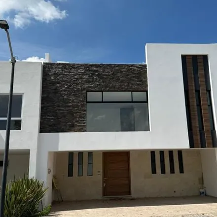 Buy this 4 bed house on Boulevard de los Volcanes in Lomas de Angelópolis, 72193 Santa Clara Ocoyucan