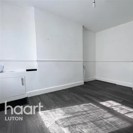 Rent this 3 bed house on Super Car Colours in High Town Road, Luton