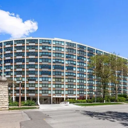 Buy this 2 bed condo on 1630 Sheridan Road in Wilmette, New Trier Township
