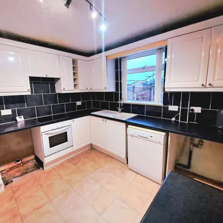 Rent this 3 bed townhouse on Grange Road in Highfields, DN6 7PY