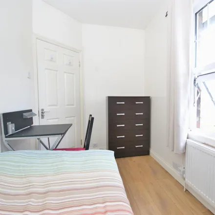 Image 3 - 35 Mellitus Street, London, W12 0AT, United Kingdom - Room for rent