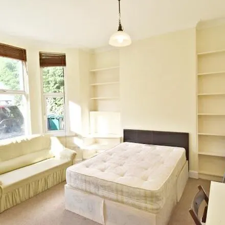 Image 2 - Second Avenue, London, NW4 2RR, United Kingdom - Apartment for rent
