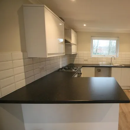 Image 2 - Aurum Close, Horley, RH6 9BH, United Kingdom - Apartment for rent