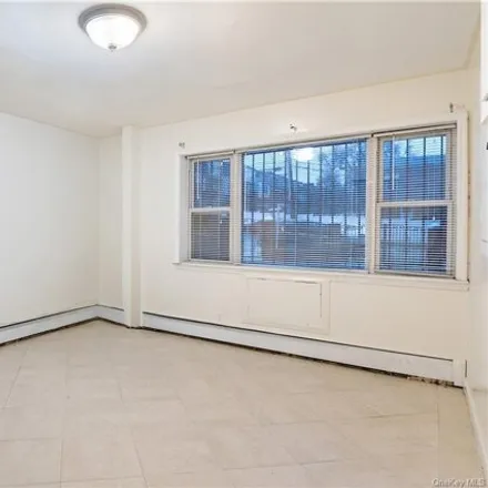 Image 9 - 1744 Givan Avenue, New York, NY 10469, USA - Apartment for rent