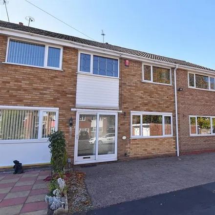 Rent this 5 bed house on Warwick Gardens in Tividale, B69 3JB