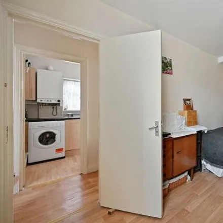 Image 6 - Manor Park Road, London, NW10 4JT, United Kingdom - Apartment for sale