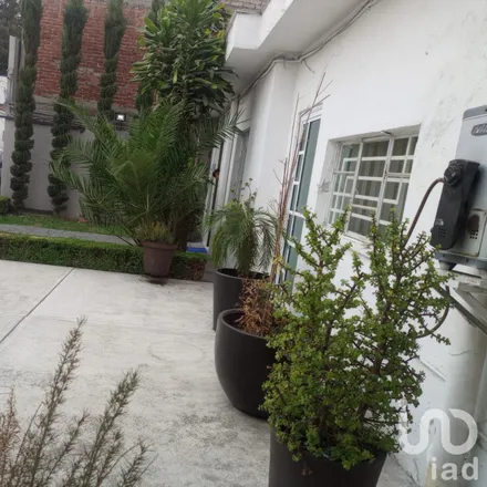 Rent this 2 bed house on Calle Albañiles in Venustiano Carranza, 15320 Mexico City