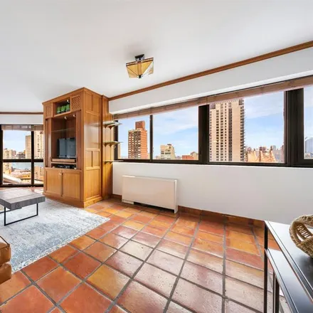 Image 2 - 200 EAST 61ST STREET 22F in New York - Apartment for sale