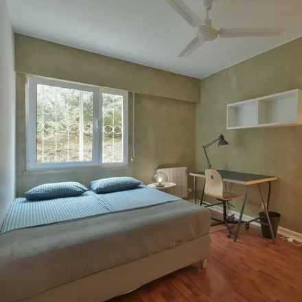 Rent this 4 bed room on Escola EB1/JI Beça Múrias in Rua da Medrosa, Oeiras