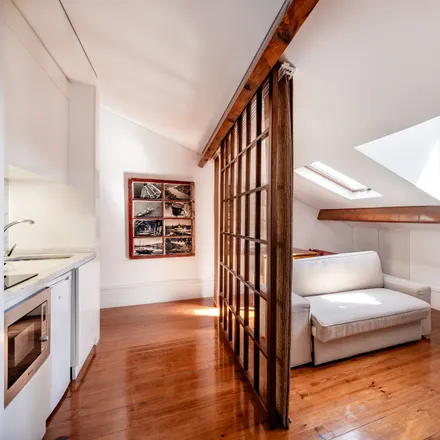 Rent this 1 bed apartment on Átomo in Laboratório de Cinema e Fotografia, Rua do Almada