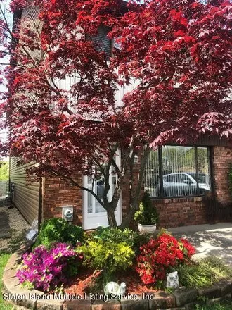 Buy this 3 bed townhouse on 272 Rolling Hill Green in New York, NY 10312