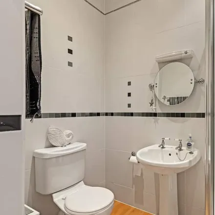 Image 2 - Tenby, SA70 7DU, United Kingdom - Apartment for rent