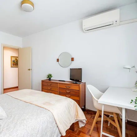 Rent this 4 bed room on Avenida de los Toreros in 32, 28028 Madrid