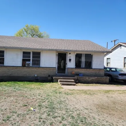 Buy this 3 bed house on 2383 North Woodland Street in Amarillo, TX 79107
