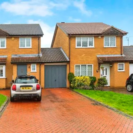 Buy this 3 bed house on Whitehorse Vale in Luton, LU3 4AW