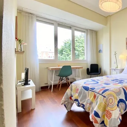 Rent this 4 bed room on Génesis in Avenida del Ferrocarril / Trenbideko etorbidea, 48010 Bilbao