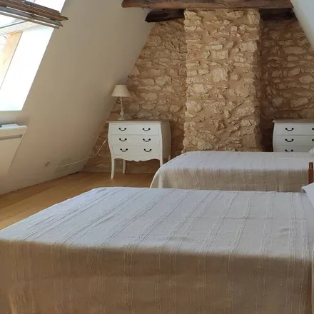 Rent this 2 bed townhouse on 24290 Montignac-Lascaux