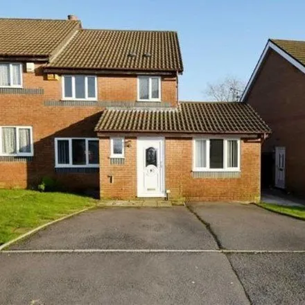 Rent this 3 bed house on Cae'r Gerddi in Church Village, CF38 1UQ