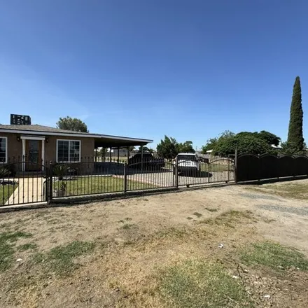 Image 4 - 217 East Beacon Avenue, Tulare County, CA 93274, USA - House for sale