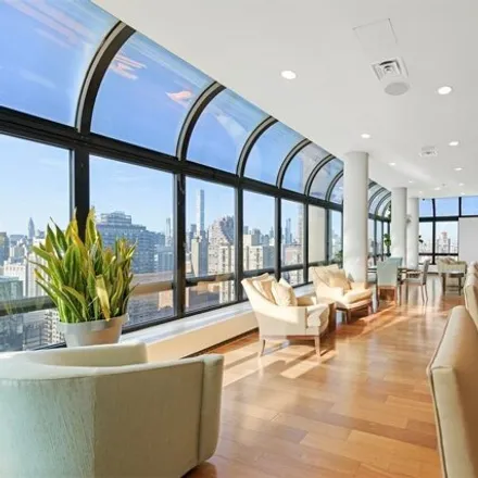Image 9 - 530 East 76th Street, New York, NY 10021, USA - Condo for sale