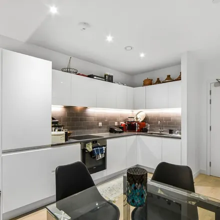 Image 5 - Commodore House, Admiralty Avenue, London, E16 2PZ, United Kingdom - Apartment for rent