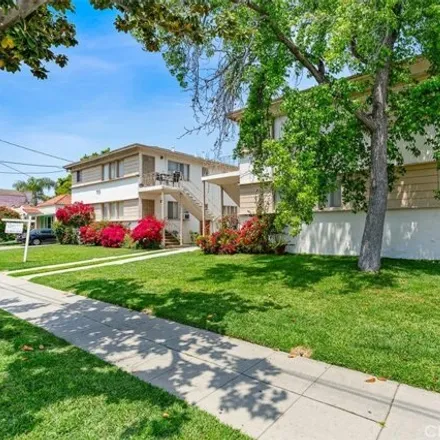 Buy this 28 bed house on 781 East Garfield Avenue in Glendale, CA 91205