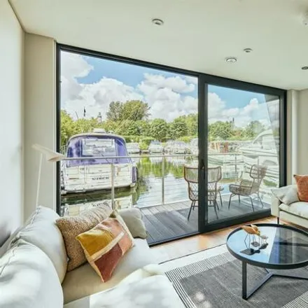 Image 5 - Bates Wharf, Chertsey, Great London, Kt16 - House for sale