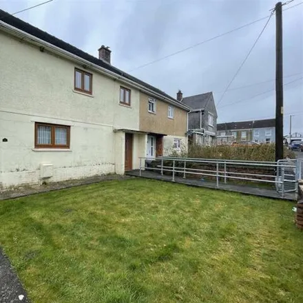 Buy this 3 bed duplex on Rhydyffynnon in Pontyates, SA15 5UG