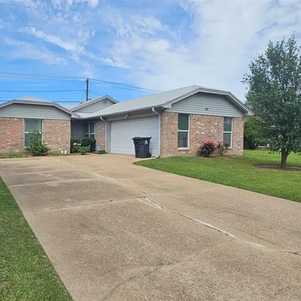 Buy this 3 bed house on 670 East Sublett Road in Arlington, TX 76018