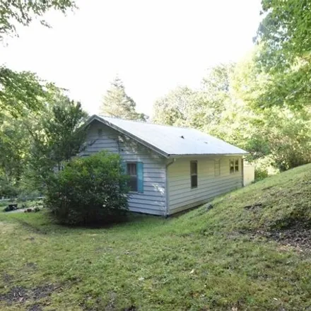 Image 3 - 3205 Nc 80 Hwy, Bakersville, North Carolina, 28705 - House for sale