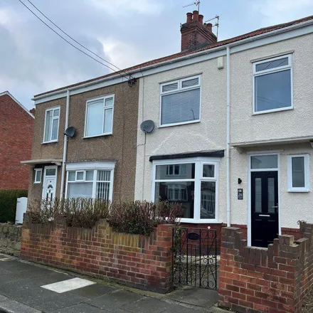 Rent this 3 bed duplex on Charlcote Crescent in East Boldon, NE36 0LU