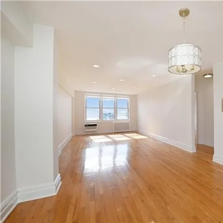 Image 5 - The Viking, 1625 Emmons Avenue, New York, NY 11235, USA - Apartment for sale
