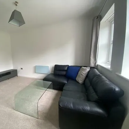 Image 2 - QUEENS PK, Silchester Drive, Manchester, M40 8NS, United Kingdom - Apartment for sale